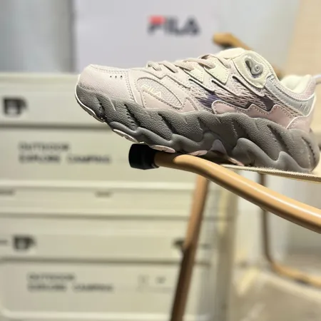 フィラ スニーカー