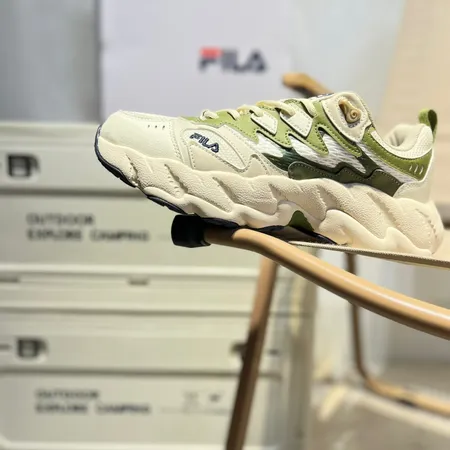 フィラ スニーカー