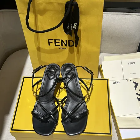 フェンディ サンダル