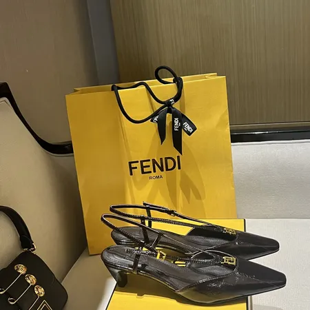 フェンディ サンダル