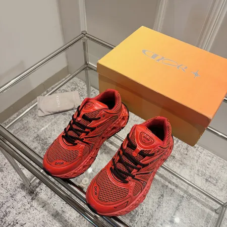 カウズ スニーカー