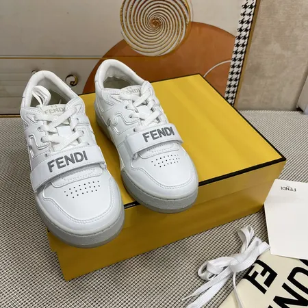 フェンディ カジュアルシューズ