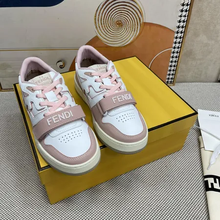 フェンディ カジュアルシューズ