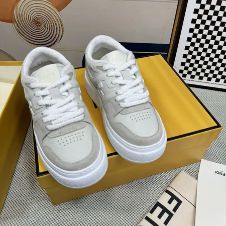 フェンディ カジュアルシューズ