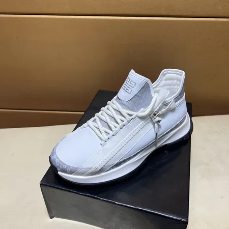 ジバンシィ スニーカー