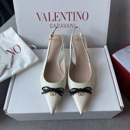 ヴァレンティノ サンダル