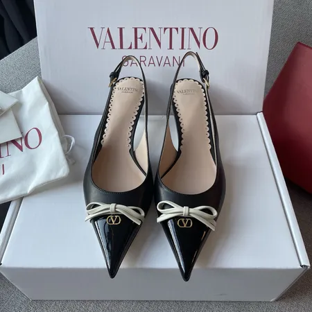 ヴァレンティノ サンダル