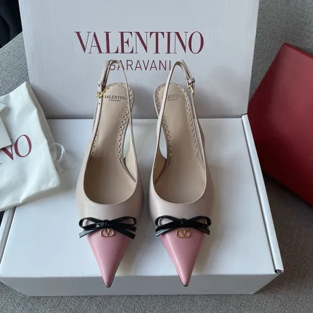 ヴァレンティノ サンダル