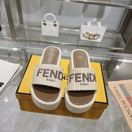 フェンディ サンダル