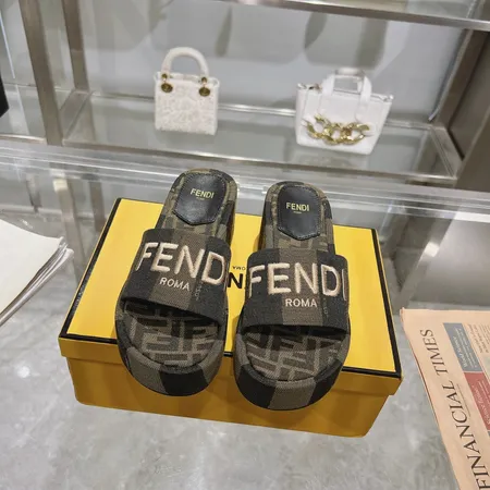 フェンディ サンダル