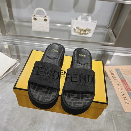 フェンディ サンダル