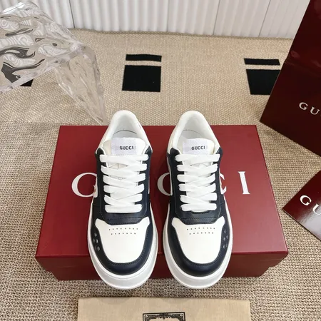 グッチ カジュアルシューズ