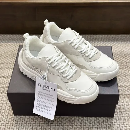 ヴァレンティノ スニーカー