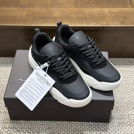 ヴァレンティノ スニーカー