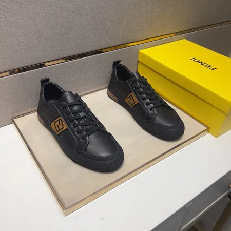 フェンディ カジュアルシューズ