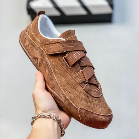 アディダス カジュアルシューズ