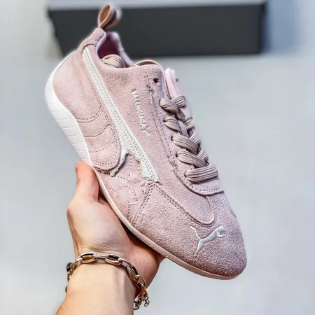 プーマ スニーカー