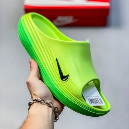 ナイキ スリッパ