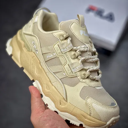 フィラ スニーカー