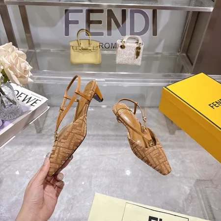 フェンディ サンダル