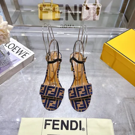 フェンディ サンダル