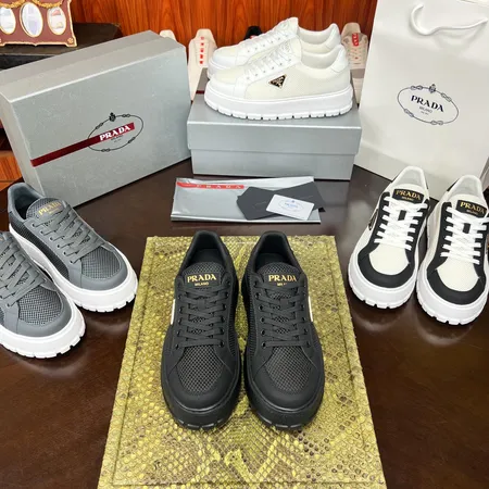 プラダ カジュアルシューズ