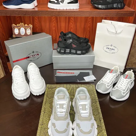 プラダ カジュアルシューズ