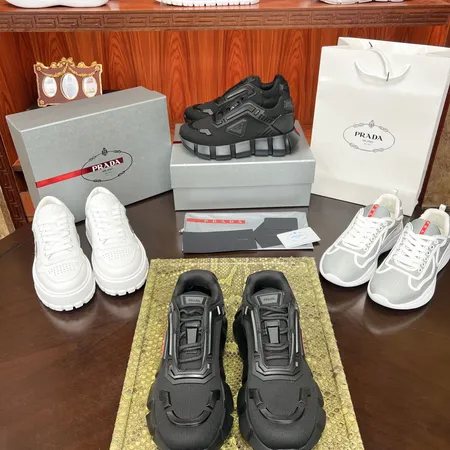 プラダ カジュアルシューズ