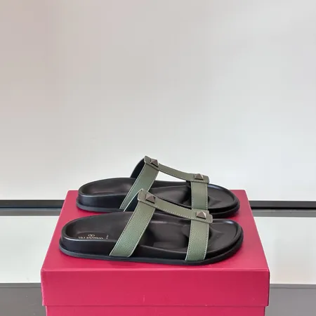 ヴァレンティノ スリッパ