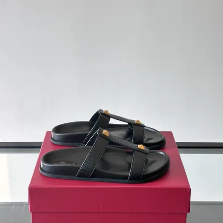 ヴァレンティノ スリッパ