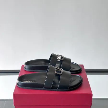 ヴァレンティノ スリッパ