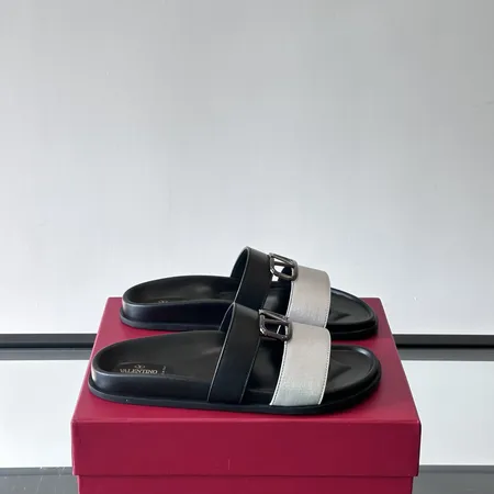 ヴァレンティノ スリッパ