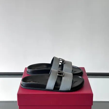 ヴァレンティノ スリッパ