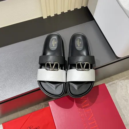 ヴァレンティノ スリッパ