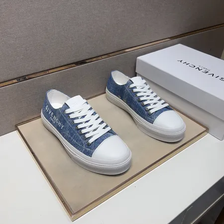 ジバンシィ カジュアルシューズ