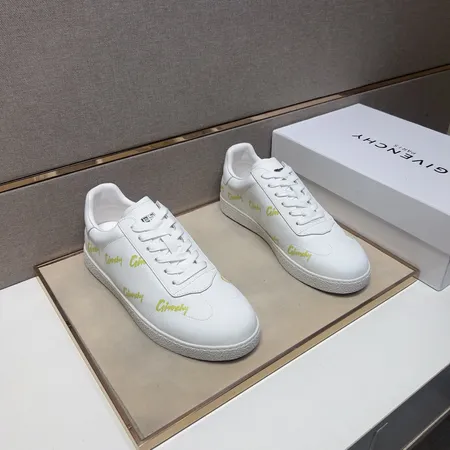 ジバンシィ カジュアルシューズ