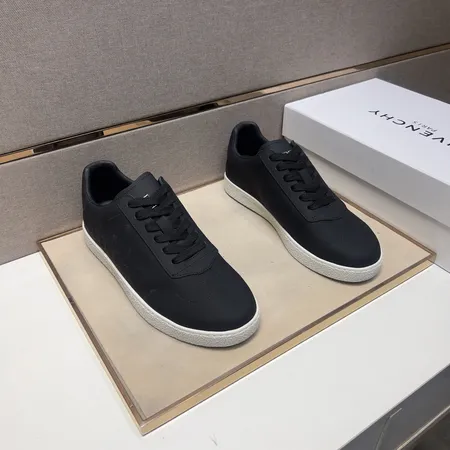 ジバンシィ カジュアルシューズ