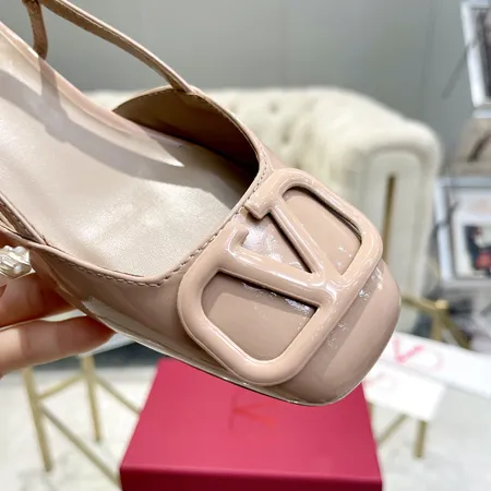 ヴァレンティノ サンダル