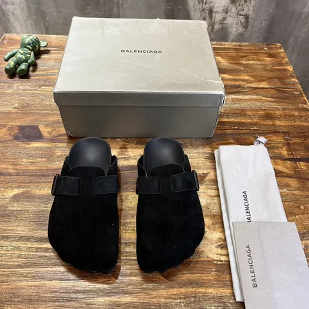 バレンシアガ スリッパ