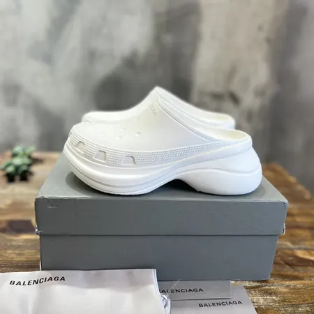 バレンシアガ スリッパ