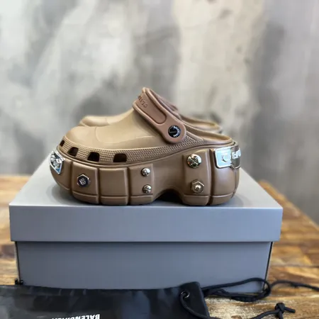 バレンシアガ スリッパ