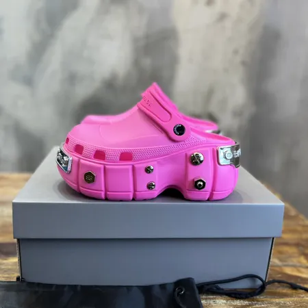 バレンシアガ スリッパ