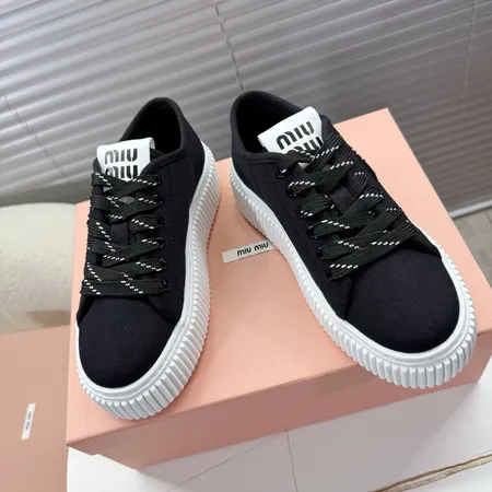 ミュウミュウ カジュアルシューズ