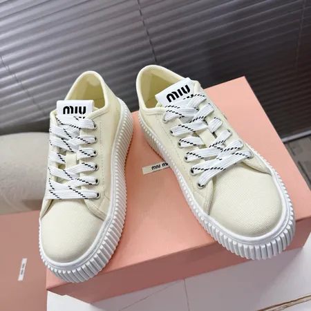 ミュウミュウ カジュアルシューズ