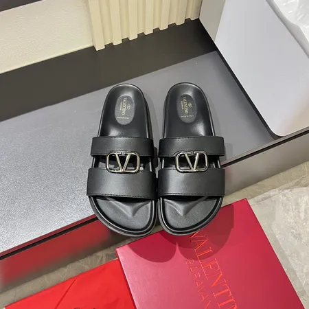 ヴァレンティノ スリッパ