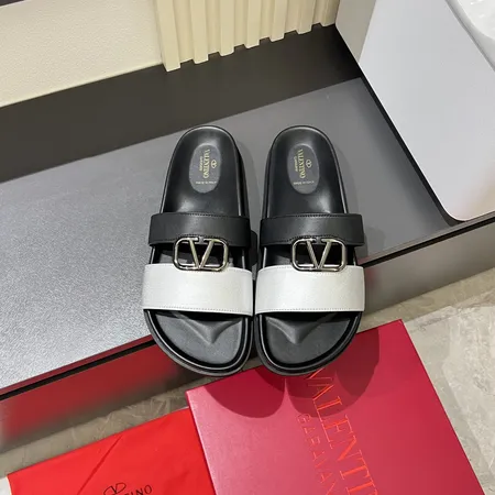 ヴァレンティノ スリッパ