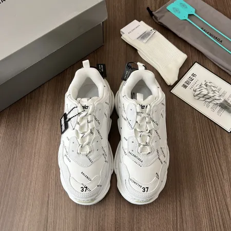 バレンシアガ スニーカー