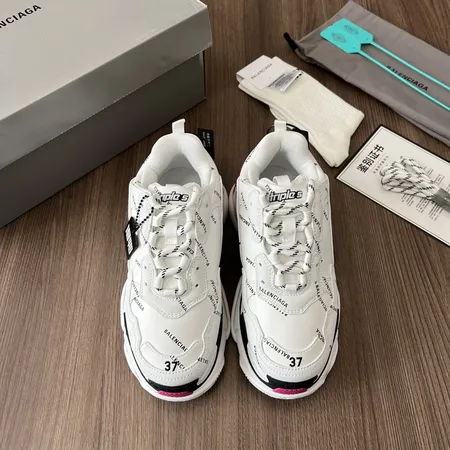 バレンシアガ スニーカー