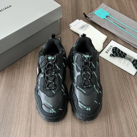 バレンシアガ スニーカー