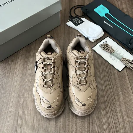 バレンシアガ スニーカー